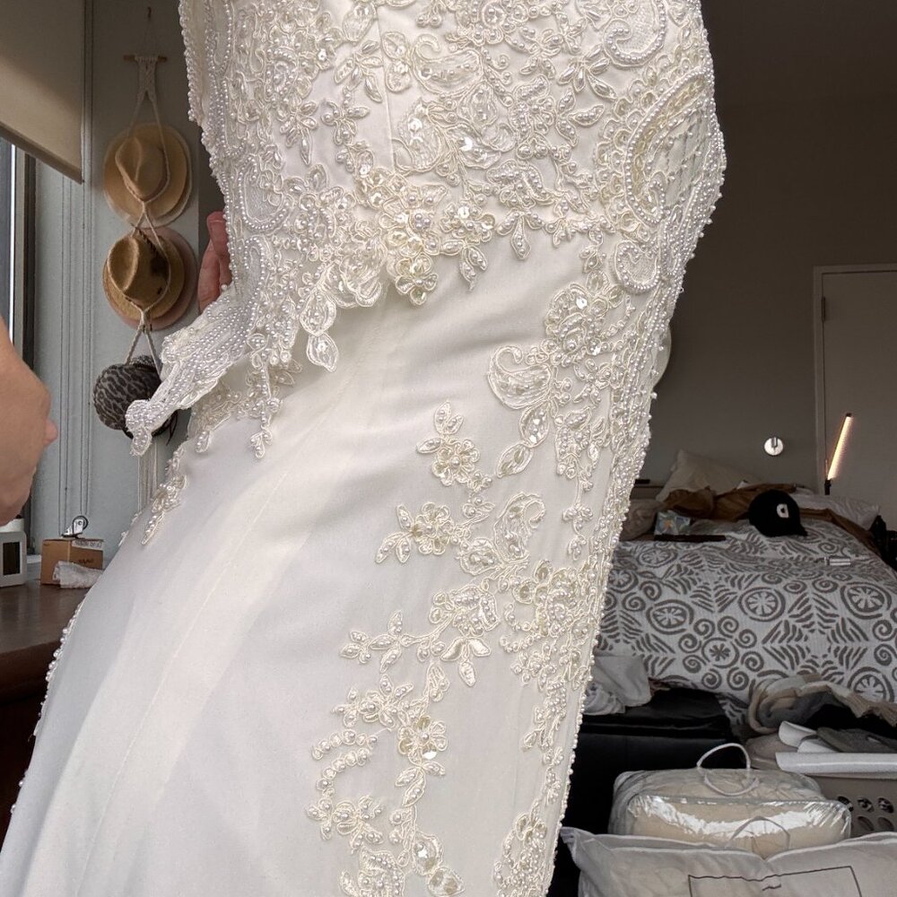 Vintage Oleg Cassini Wedding Gown (10) + train, tiara - Picture 2 of 16